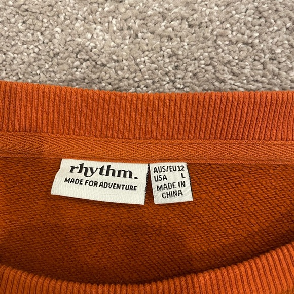 Rusty orange sweatshirt. Size L but fits like a medium - Picture 2 of 2